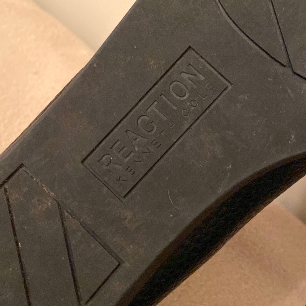Kenneth Cole Reaction Viv Buckle Black Gold SZ 7.5 Designer Chic Textured Flats - Picture 9 of 11